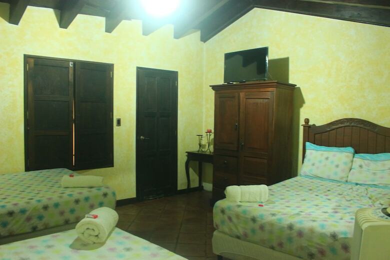 Bed & Breakfast Hotel Antigua Inn Central