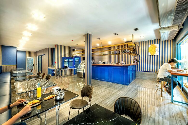 Hostal Happy Station Hostel