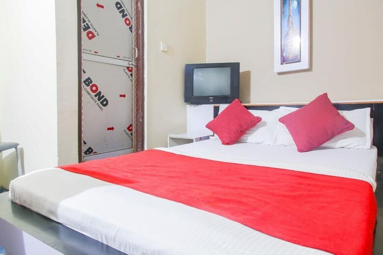 Spot On 721 Hotel Parijat