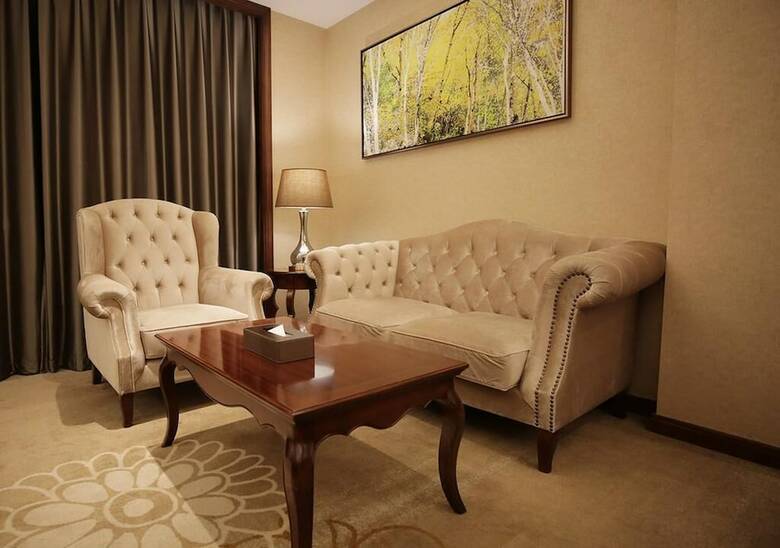 Yinjian Jianguo Hotel Heihe