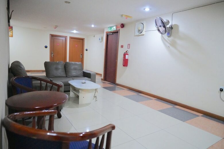 Hotel Oyo 89866 Houz Inn