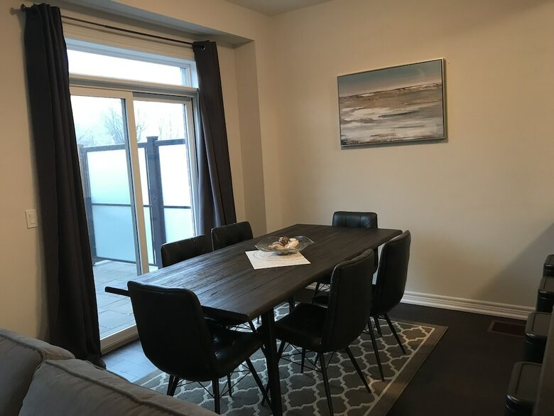 Exceptional Townhouse At Lake Ontario