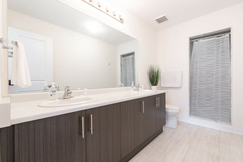Extravagant Brand New Town House
