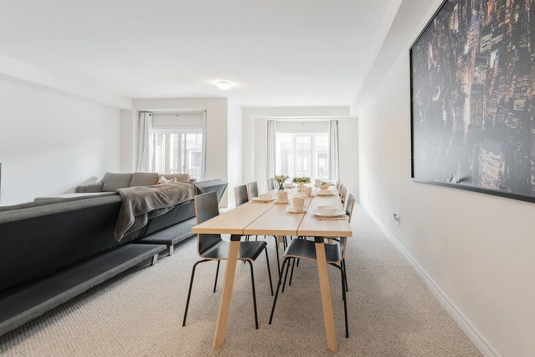 Gorgeous Brand New Spacious Town House