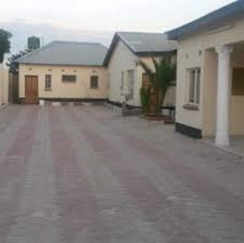 Hotel Kutwingi Lodge