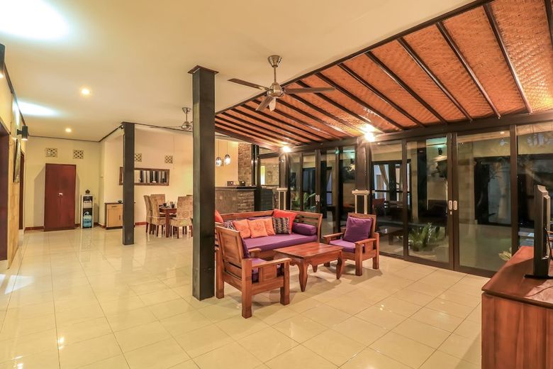 Hostal Oyo 2542 Villa Iluka 2