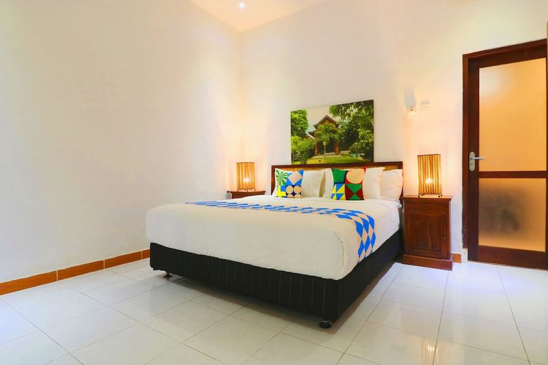Hostal Oyo 2542 Villa Iluka 2