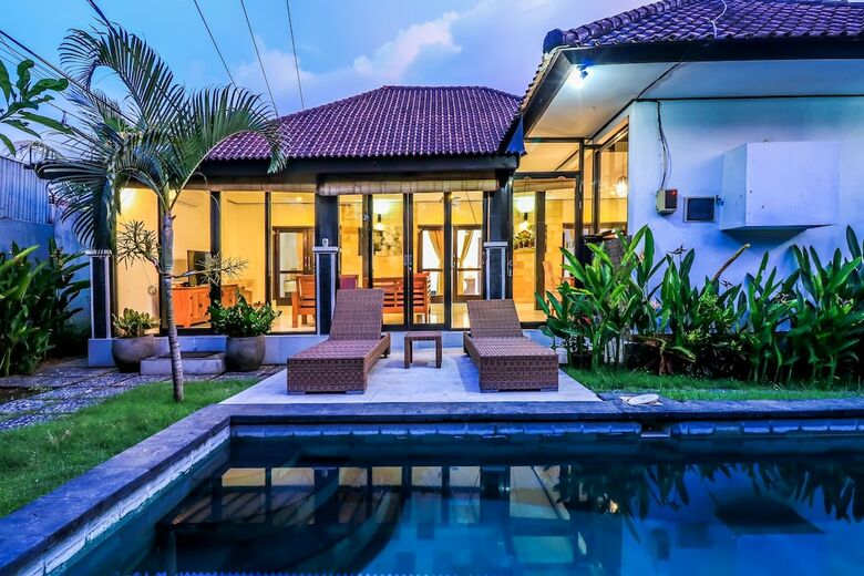 Hostal Oyo 2542 Villa Iluka 2