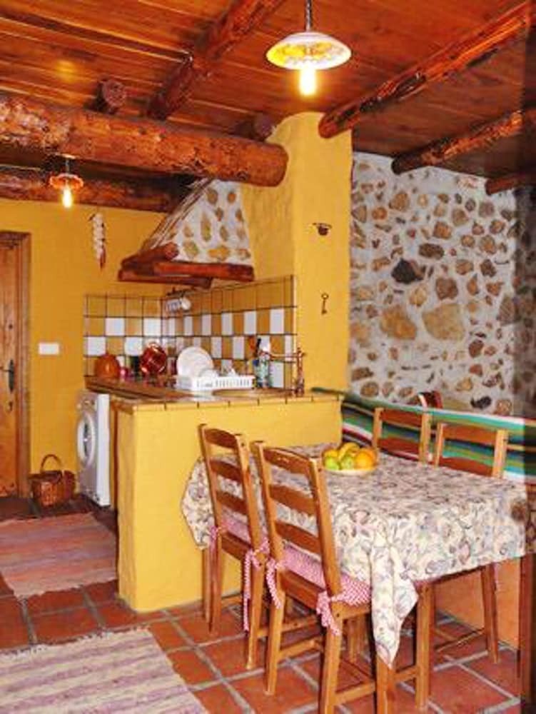 House With 2 Bedrooms In Benaocaz, With Wifi