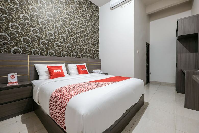 Hostal Oyo 2587 Enfaza Guesthouse