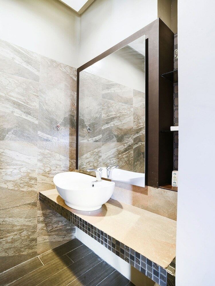 Hotel Oyo 425 Residences By Sirc