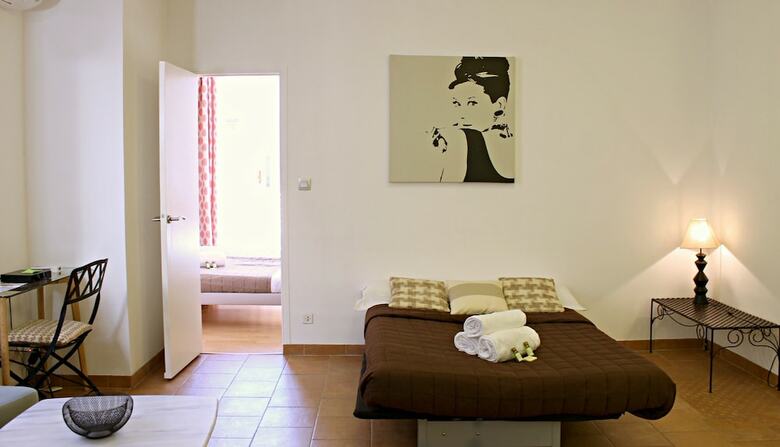 Apartamento Lovely And Large 1 Bedroom With Balcony