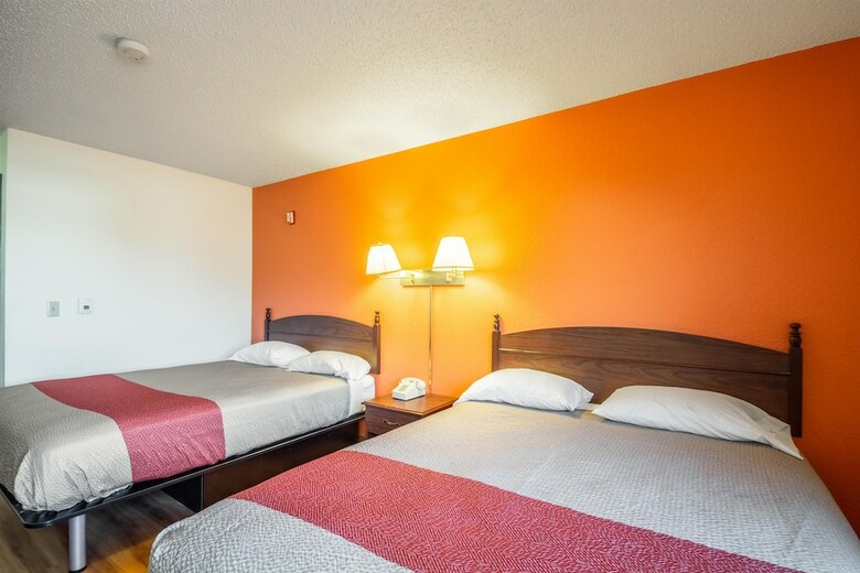 Hotel Motel 6 Saukville, Wi