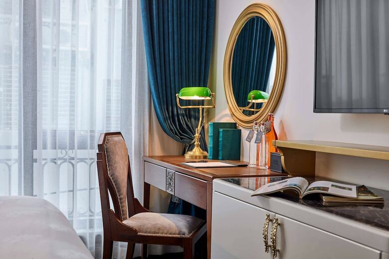 Peridot Grand Hotel & Spa By Aira