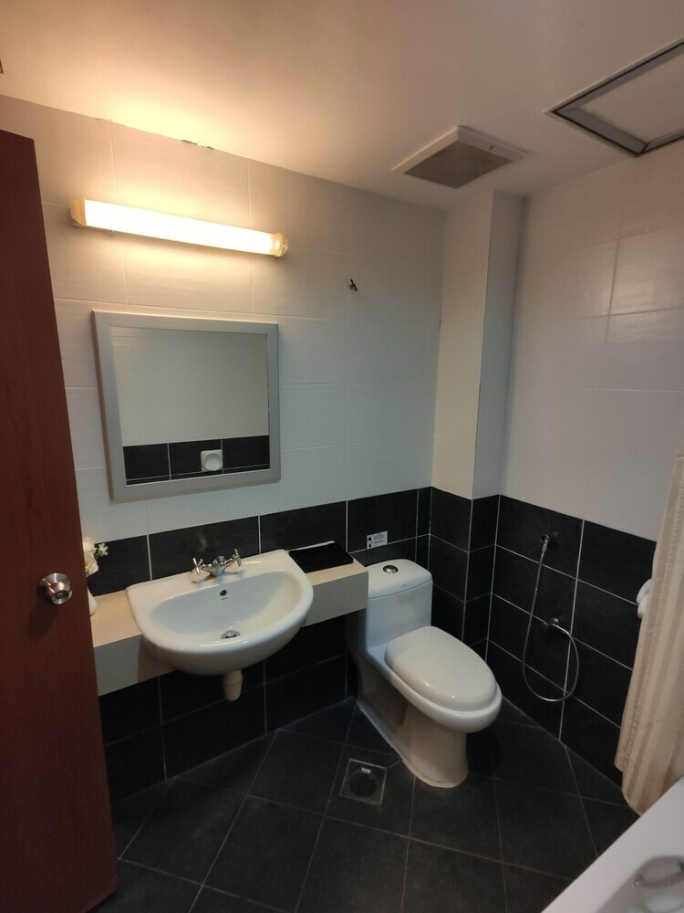 Oyo Capital O 89658 Bustani Hotel