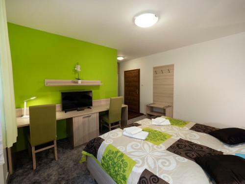 Hostal Penzion Almada