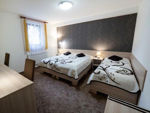 Hostal Penzion Almada