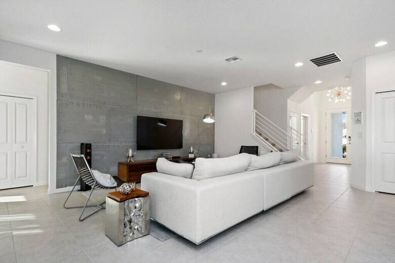 Stunning Vacation Home So3890