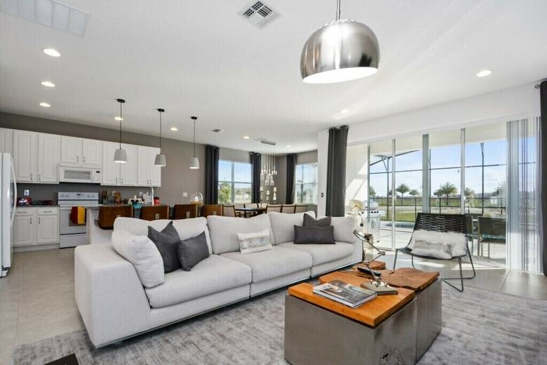 Stunning Vacation Home So3890