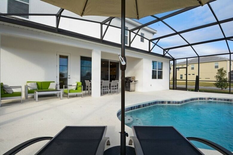 Stunning Vacation Home So3890
