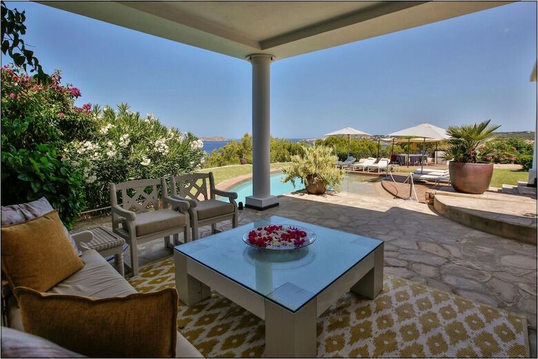 Villa Iridia By The Pearls Collection