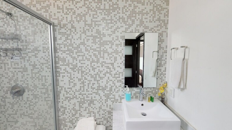 Comfortable And Trendy Apartment 2c