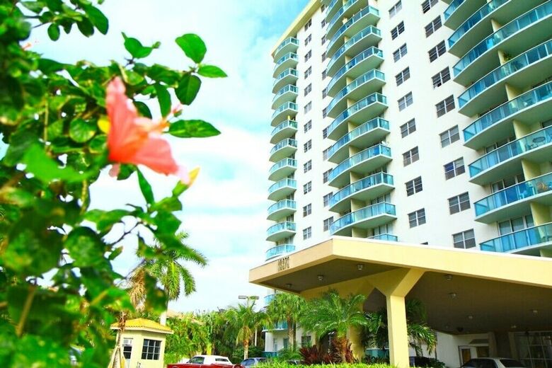 2 Bedroom +den / 2 Bath Apart @ Ocean Reserve 426