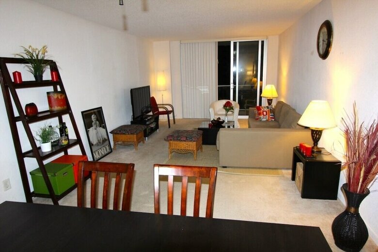 Large 1 Bedroom Bay View Apartment Or610