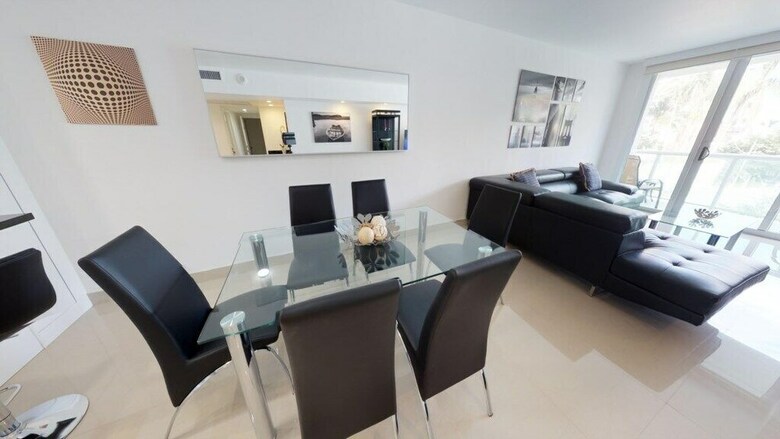 Premium 2 Bedroom + Den Apartment Or201