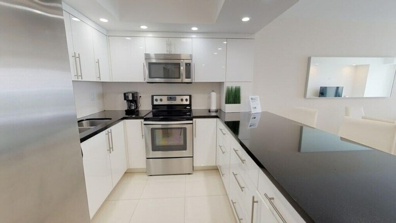 Premium 1 Bedroom +den Ocean View Or925