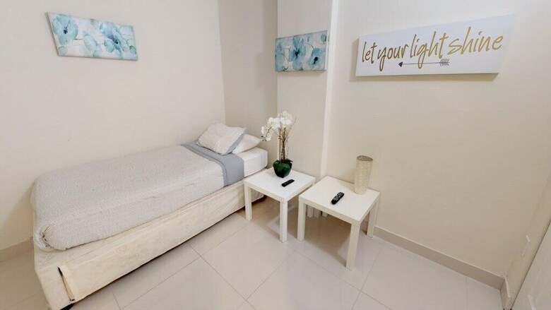 Premium 1 Bedroom +den Ocean View Or925
