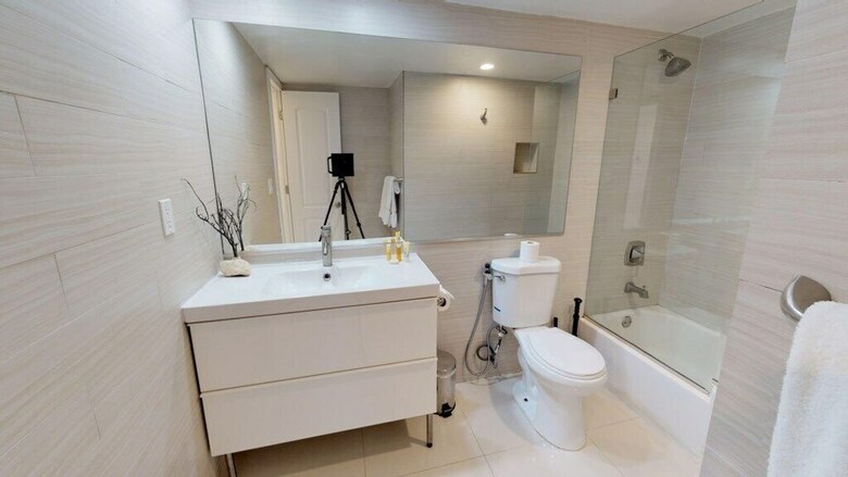 Premium 1 Bedroom +den Ocean View Or925