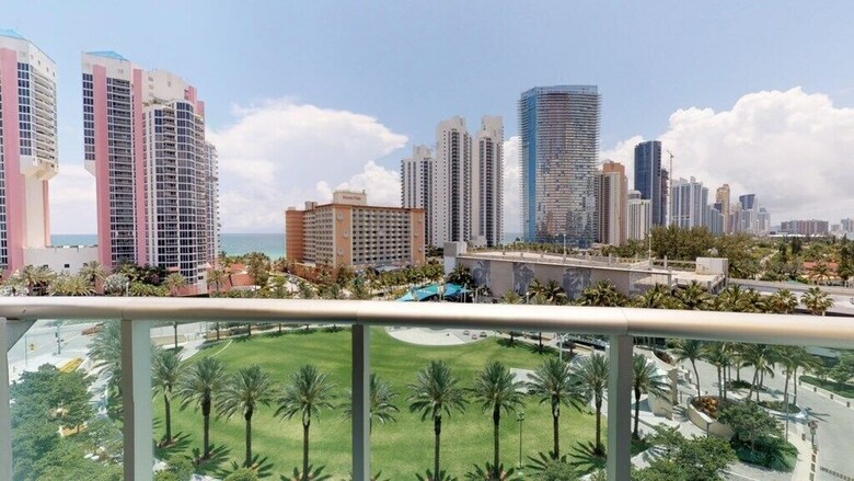 Premium 1 Bedroom +den Ocean View Or925