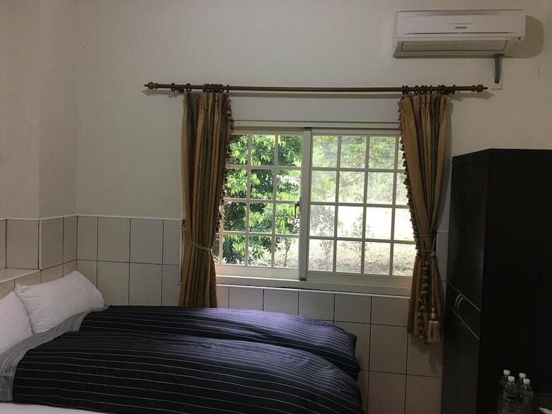 Bed & Breakfast Dumas Homestay