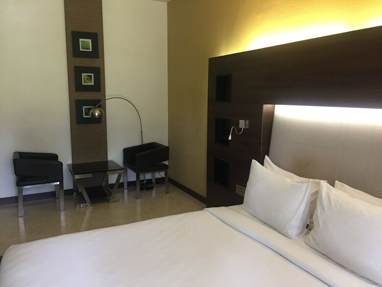 Flora Airport Hotel And Convention Centre Kochi