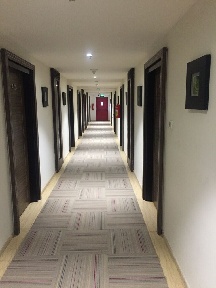 Flora Airport Hotel And Convention Centre Kochi