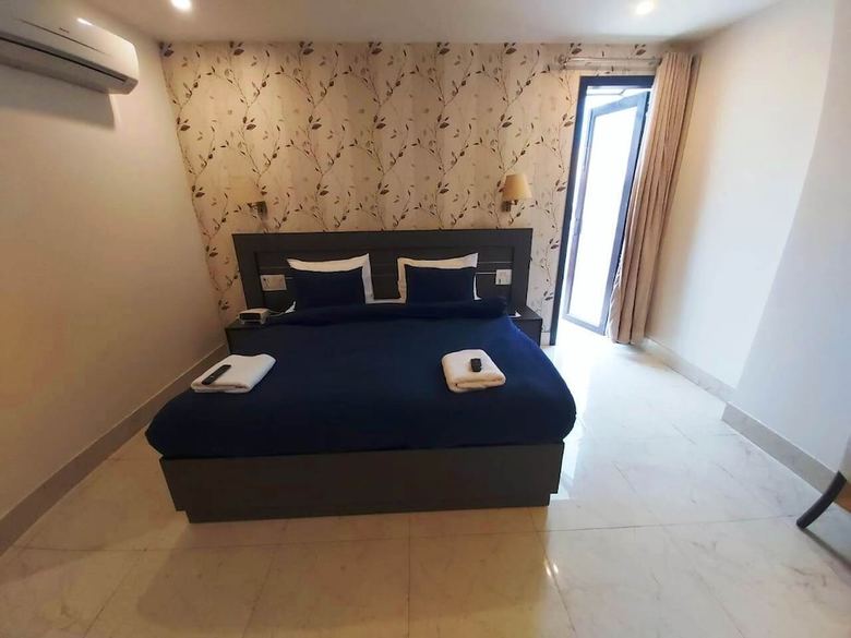 Hotel Corooms Sanvi Prime Unitech Cyber Park