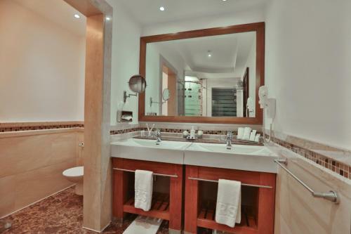 Royal Savoy Hotel And Villas