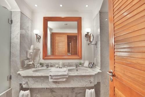 Royal Savoy Hotel And Villas