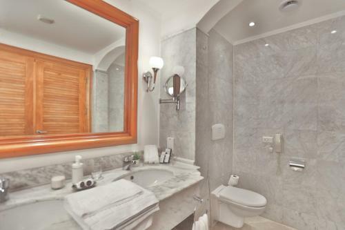 Royal Savoy Hotel And Villas