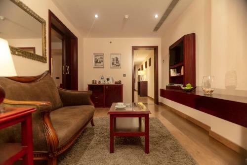Royal Savoy Hotel And Villas