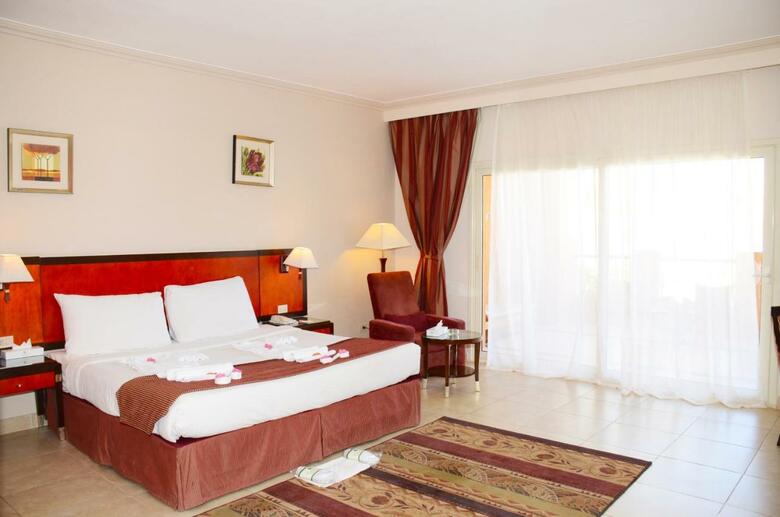 Hotel Rehana Royal Beach Resort & Spa