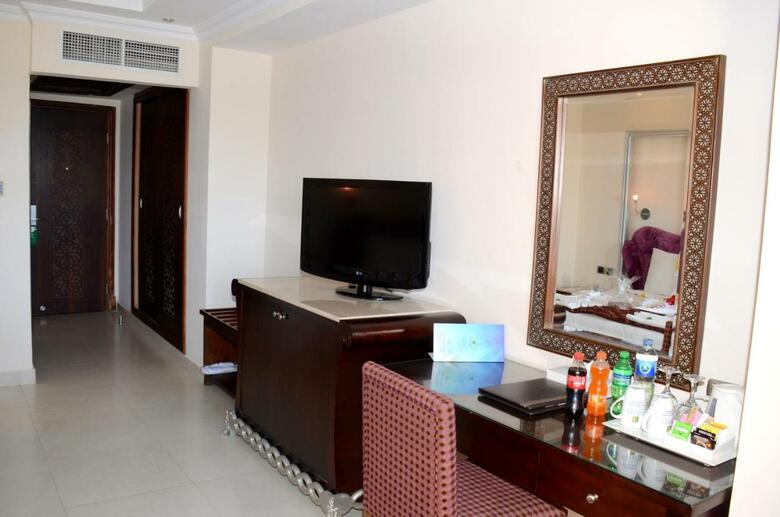 Hotel Rehana Royal Beach Resort & Spa