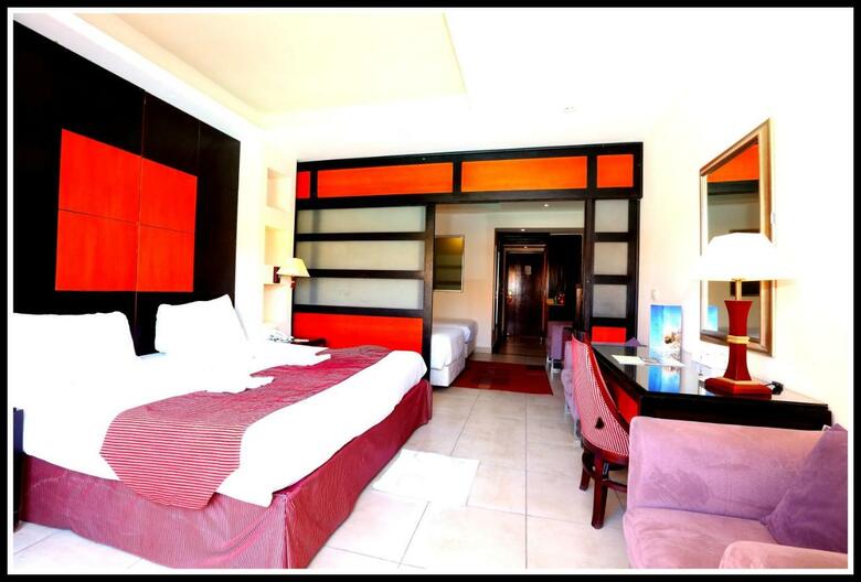 Hotel Rehana Royal Beach Resort & Spa