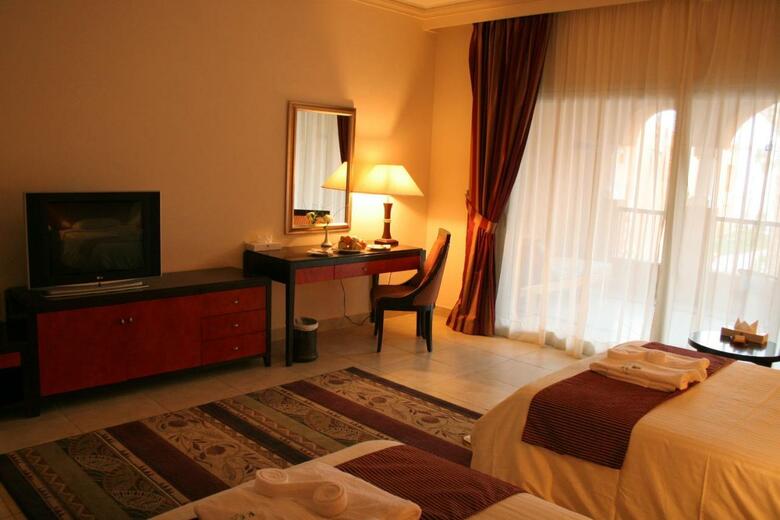 Hotel Rehana Royal Beach Resort & Spa
