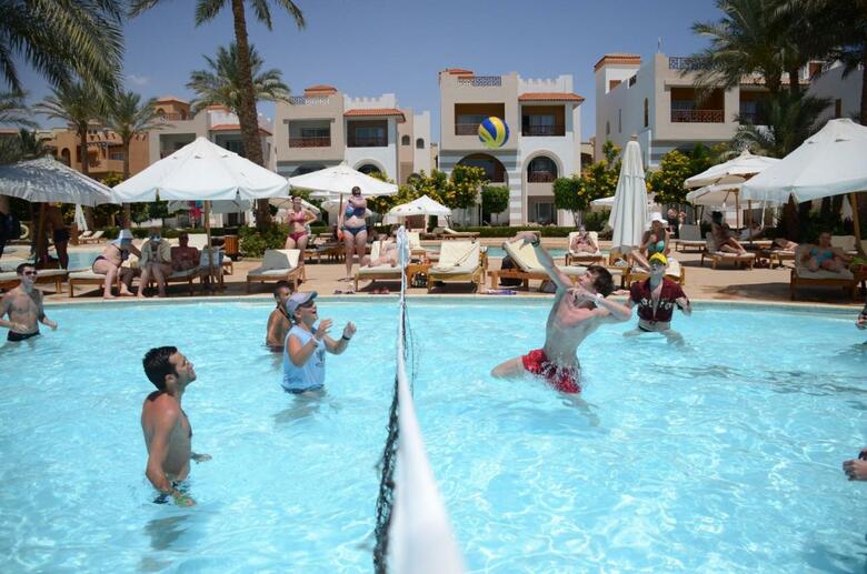 Hotel Rehana Royal Beach Resort & Spa