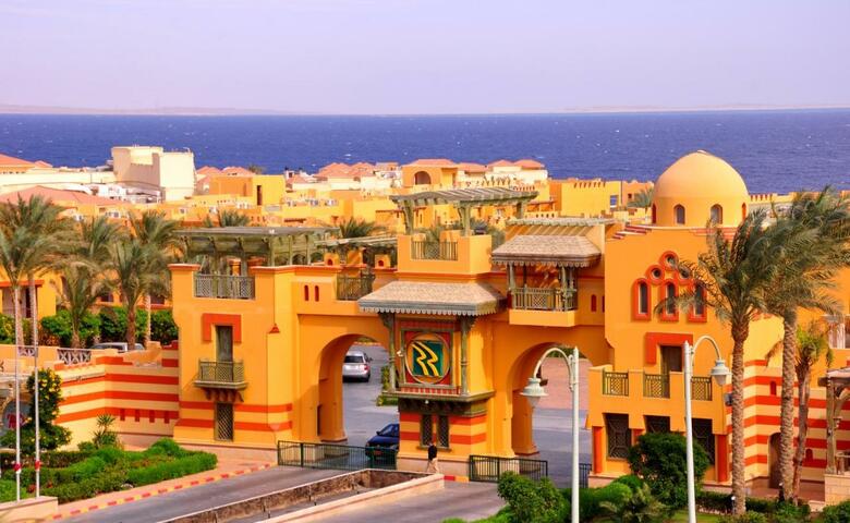 Hotel Rehana Royal Beach Resort & Spa