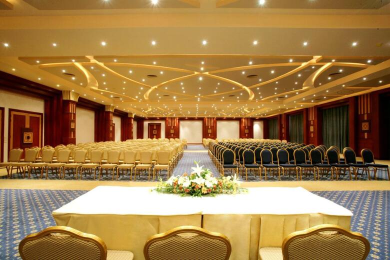 Hotel Rehana Royal Beach Resort & Spa