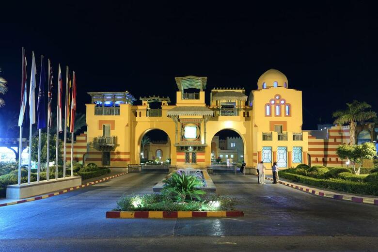 Hotel Rehana Royal Beach Resort & Spa