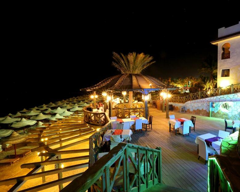 Hotel Rehana Royal Beach Resort & Spa